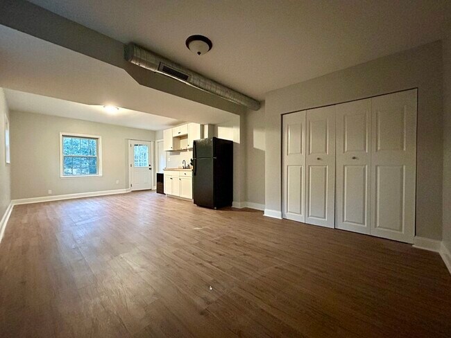 Building Photo - 5922 Amity Pl