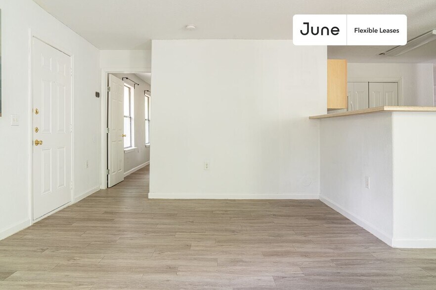 Building Photo - 5105 Spruce Cove