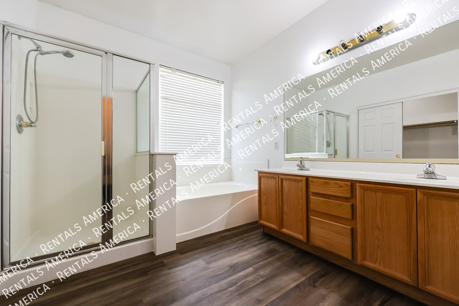 Building Photo - 10417 W Windsor Ave