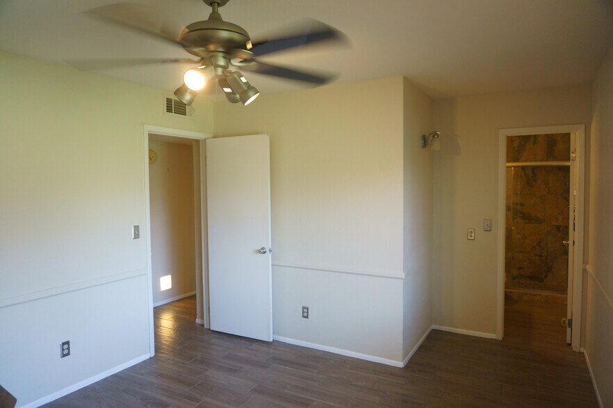 Master Bedroom - 3304 S Parkside Dr