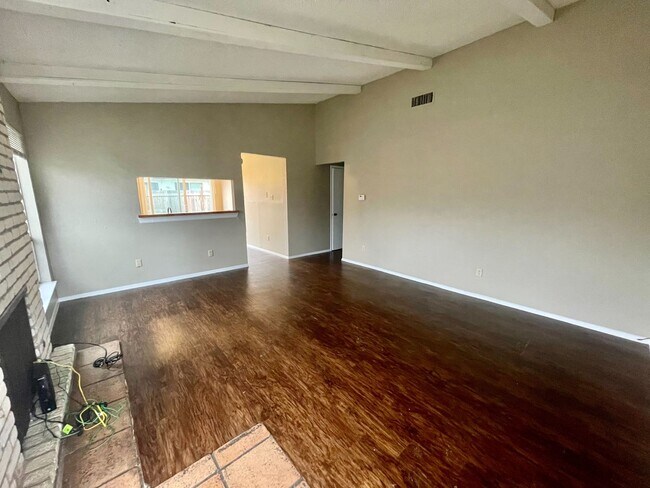 Building Photo - 302 W. William Cannon Drive