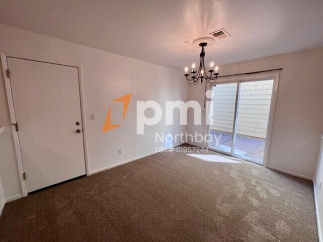 Building Photo - 3200 Puffin Cir
