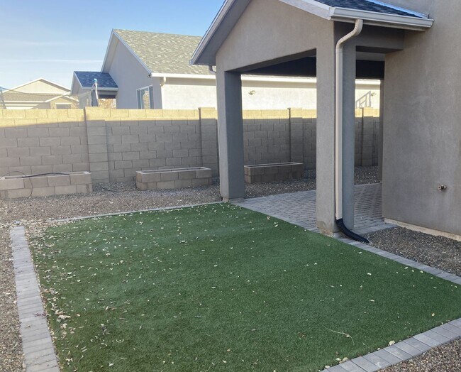 Building Photo - Practically new 4 bedroom home in Chino Valley!