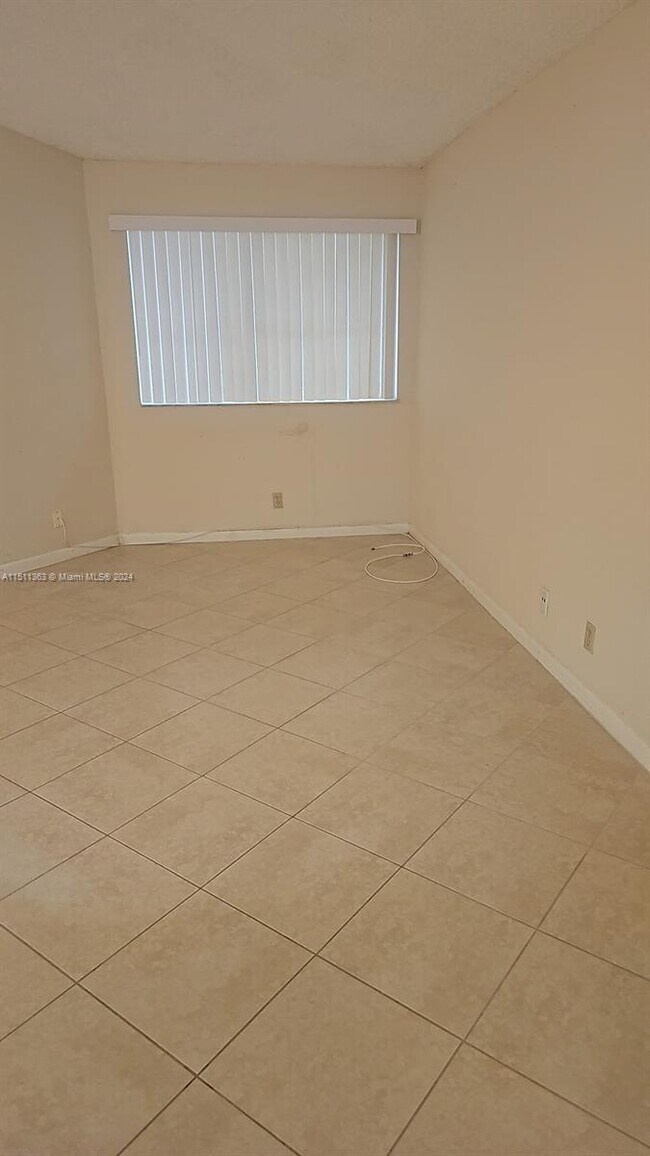 Building Photo - 9877 Westview Dr