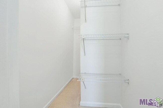 Building Photo - 4625 Parkoaks Dr