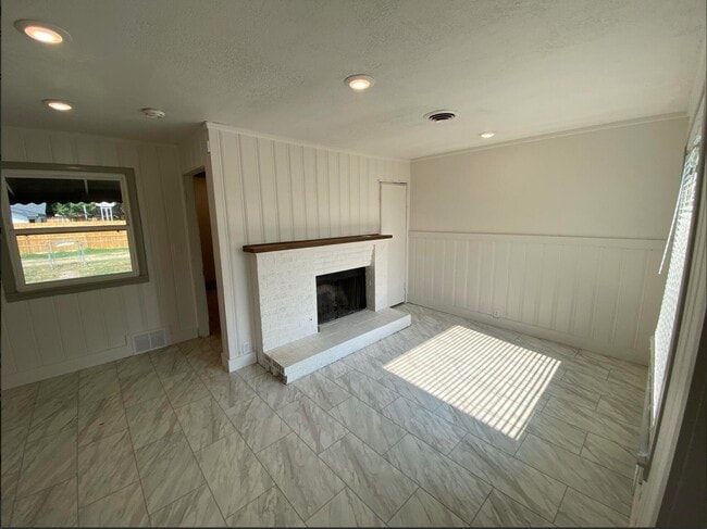 Building Photo - 1011 Walnut St