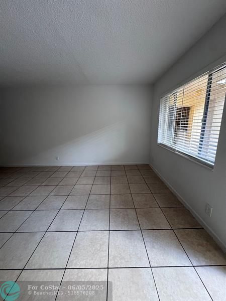 Building Photo - 515 S Sequoia Dr