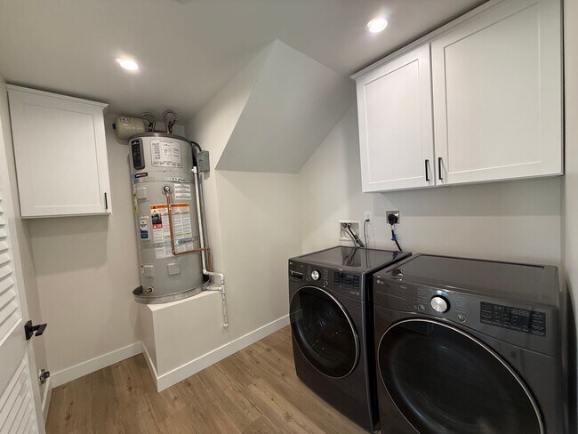 Building Photo - All solar new construction 3/3 house