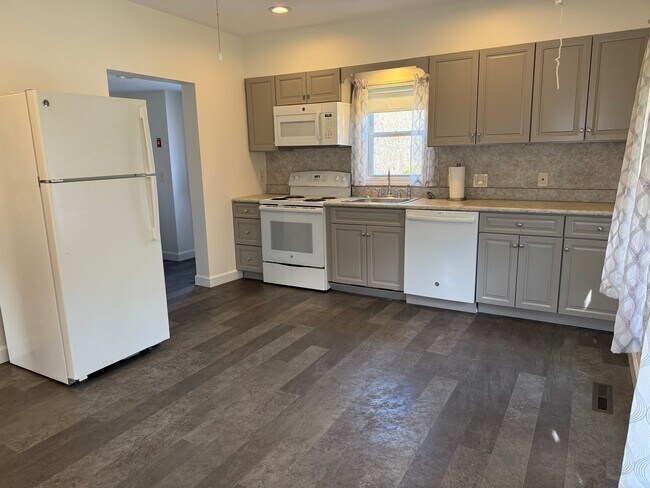 Building Photo - 0 School St