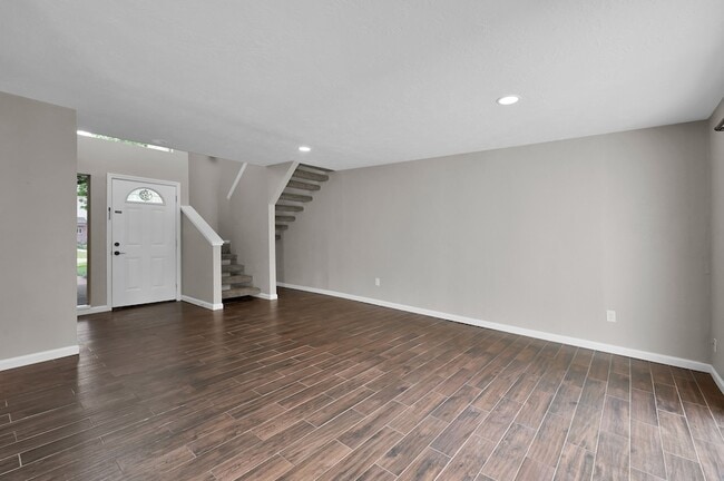 Building Photo - 12311 Glenview Dr