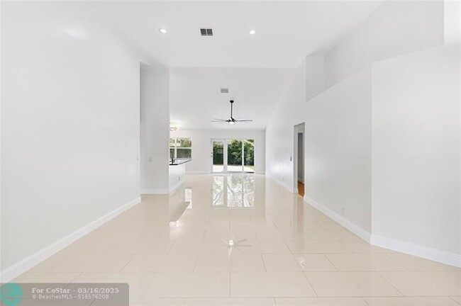 Building Photo - 2862 E Orchard Cir