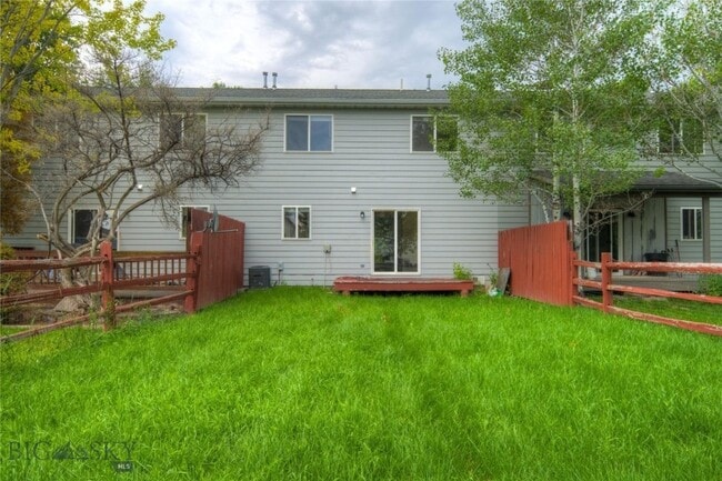 Building Photo - 3 bedroom 2 bath townhome in Bozeman!