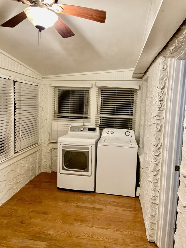 Building Photo - 16 Estey St