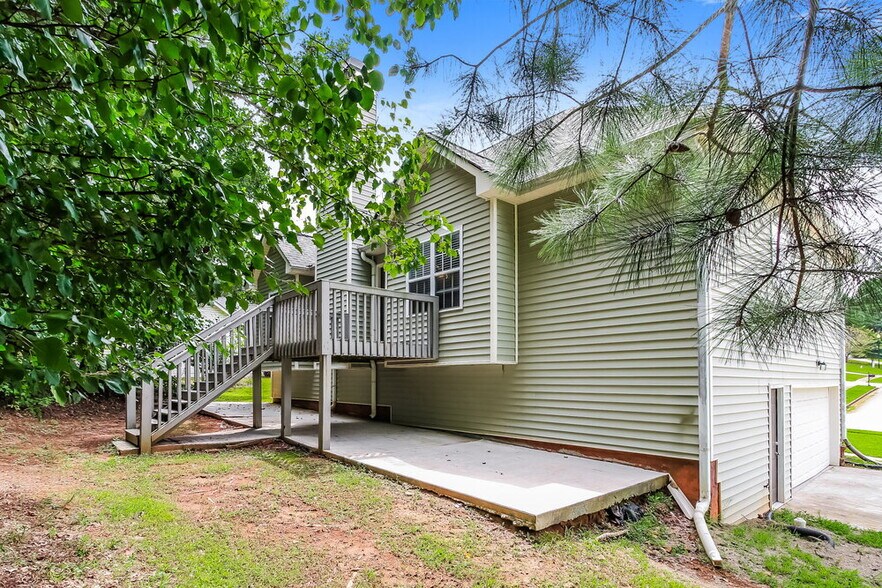 Building Photo - 215 Trelawney Pl