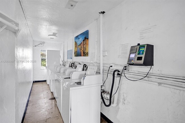 Building Photo - 1860 Venice Park Dr