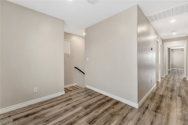 Building Photo - 900 Lotus Falls St