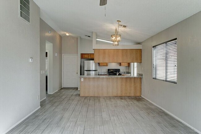 Building Photo - READY TO VIEW NOW! Recently Renovated 2bed/2bath Townhouse in Peoria!