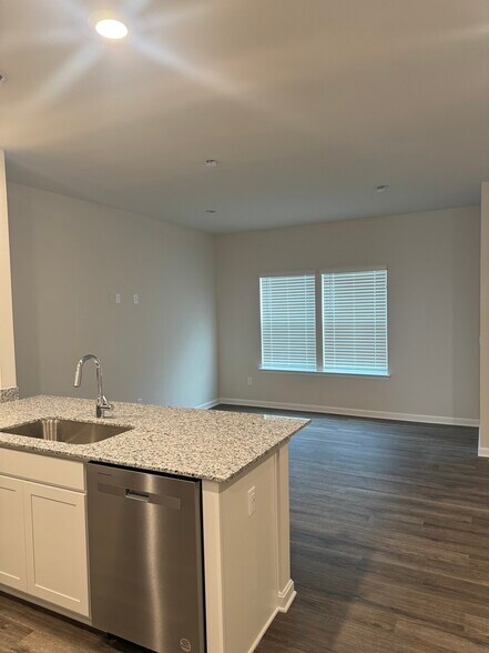 Building Photo - 121 Tigney Dr