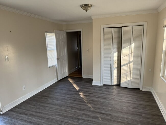 Building Photo - 115 Kenneth Blvd