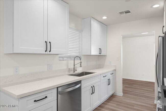 Building Photo - 2623 N 74th Pl