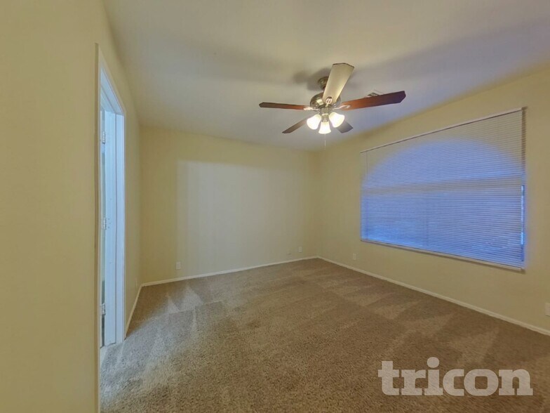 Building Photo - 1388 S Portland Ave