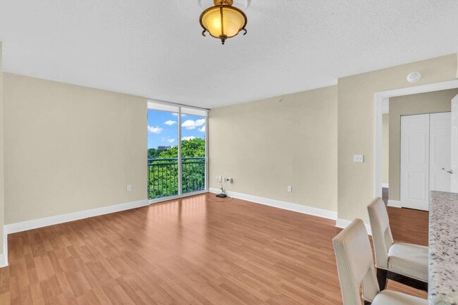 Building Photo - 3000 Coral Wy