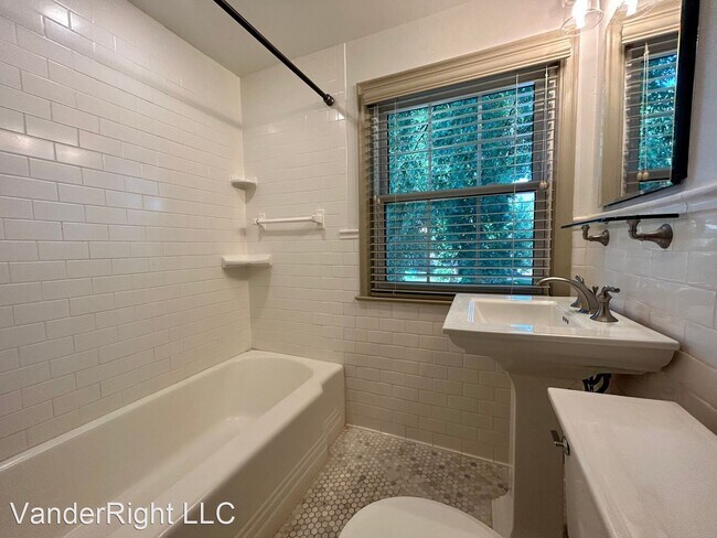 Building Photo - 3 br, 1 bath House - 1501 S Carter Pl
