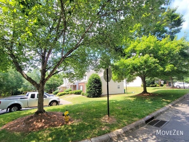 Building Photo - 3017 Summercroft Ln