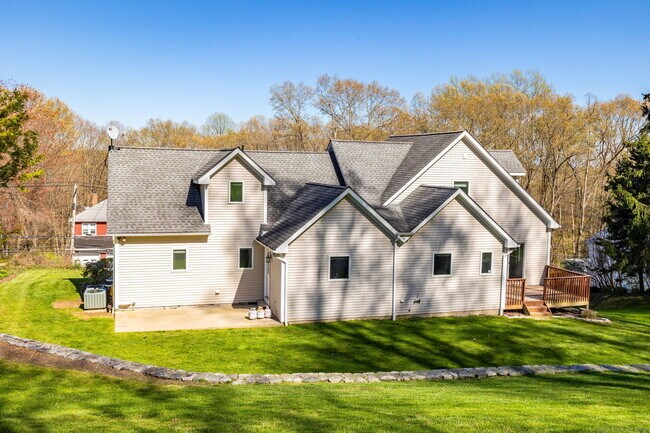 Building Photo - 904 Shepard Ave