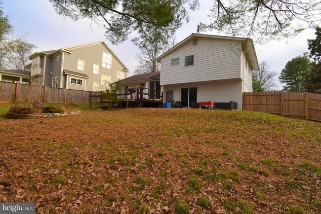 Building Photo - 6405 Middleburg Ln