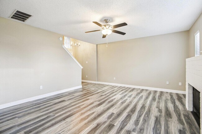 Building Photo - 1605 Lantern Light Dr