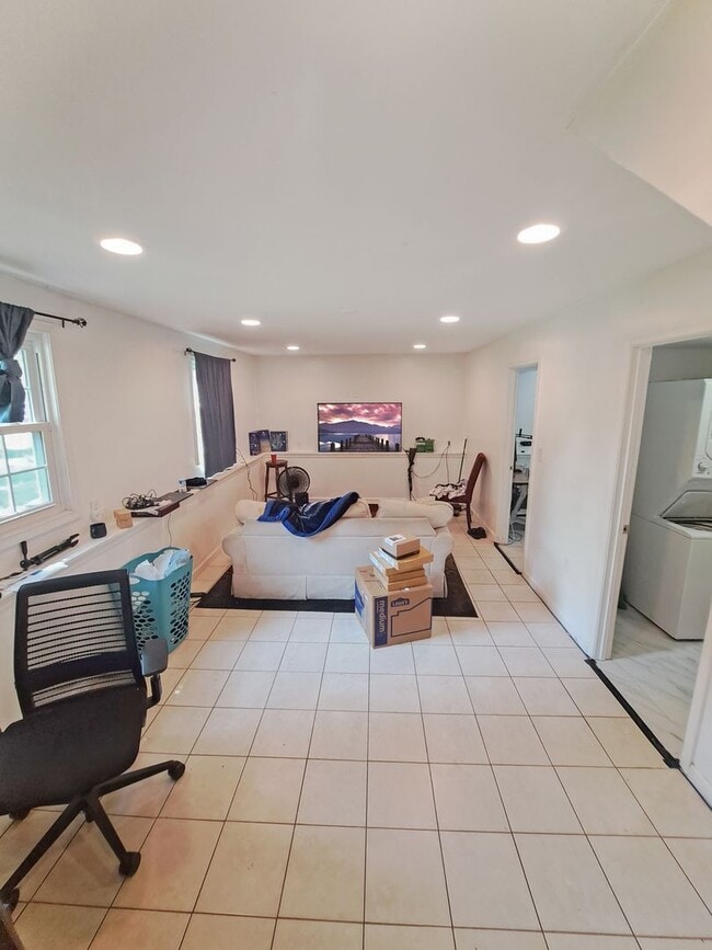 Building Photo - 5209 Vaughan Ct