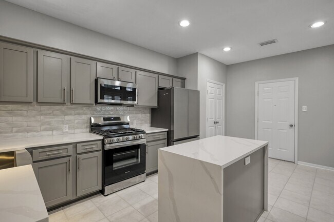Building Photo - 23 Alderon Woods Pl