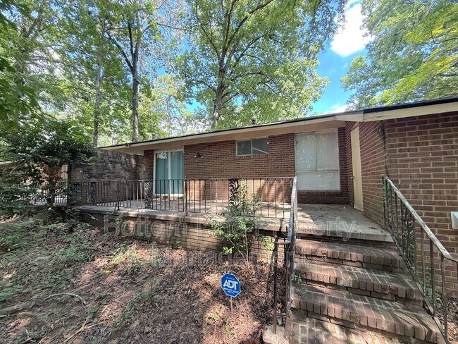 Building Photo - 628 Camrose Dr