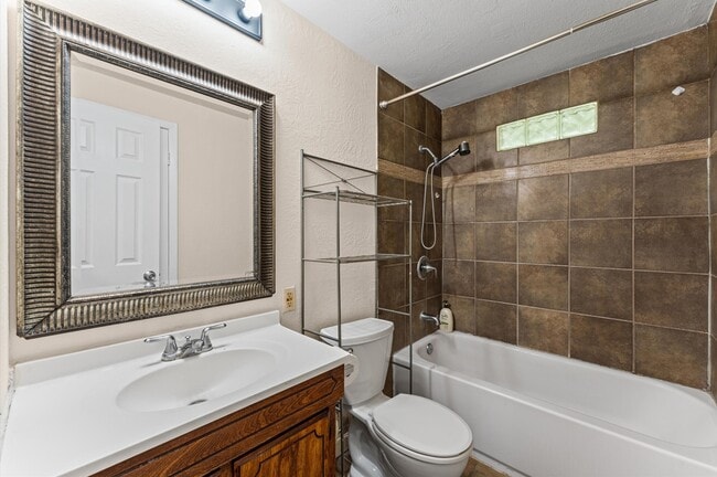 Building Photo - 1505 Gladiola Ave