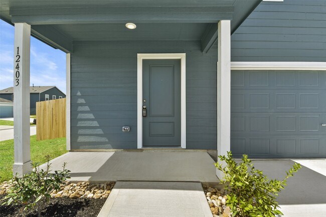 Building Photo - 12403 Mountain Daisy Rd