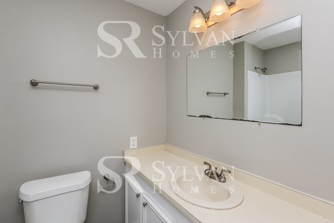Building Photo - Remarkable Value. Unbeatable Location!