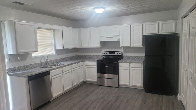 Building Photo - 1728 Bob White Ln SE