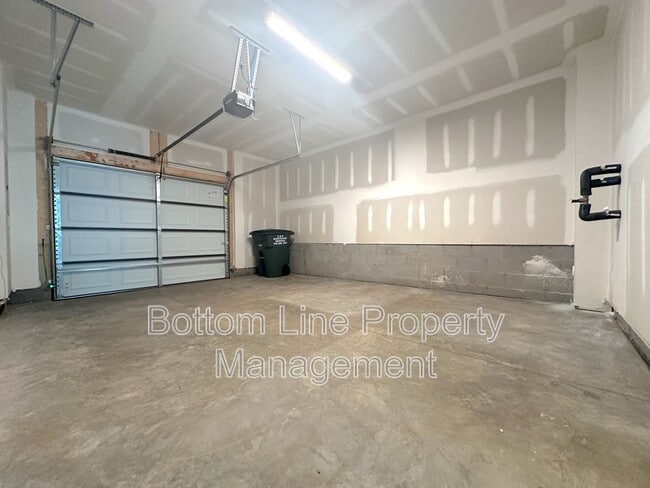 Building Photo - 2145 Noble Townes Wy