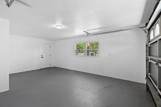 Building Photo - 2240 Conway Dr