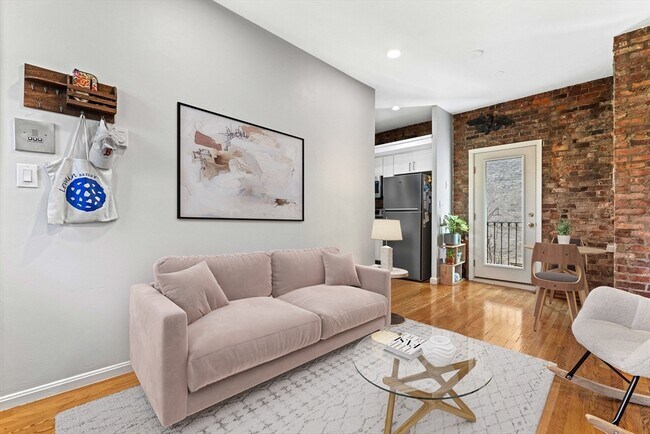 Building Photo - 84 W Concord St