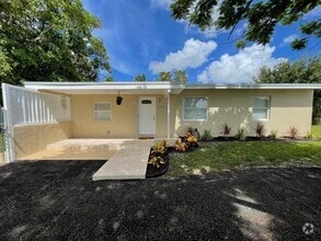 Building Photo - 1809 NW 13th Ct