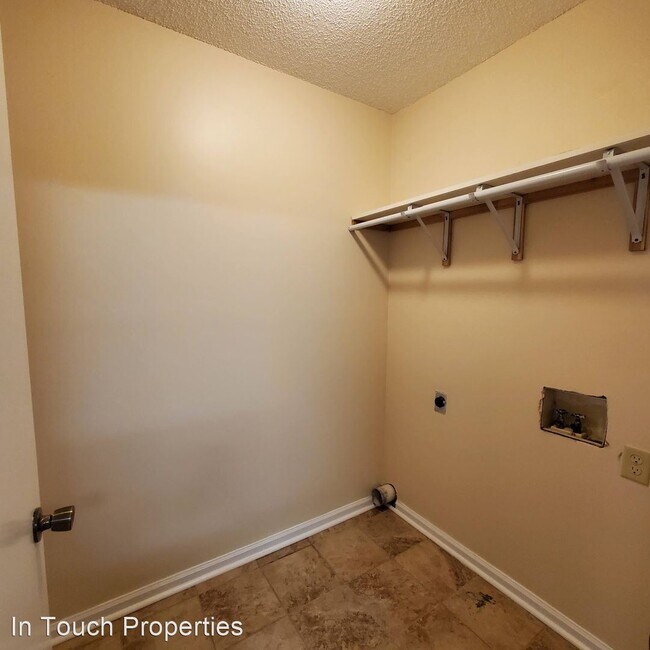 Building Photo - 2 br, 2.5 bath House - 341 Brookfield Road