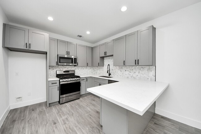 Building Photo - 7413 N Star St