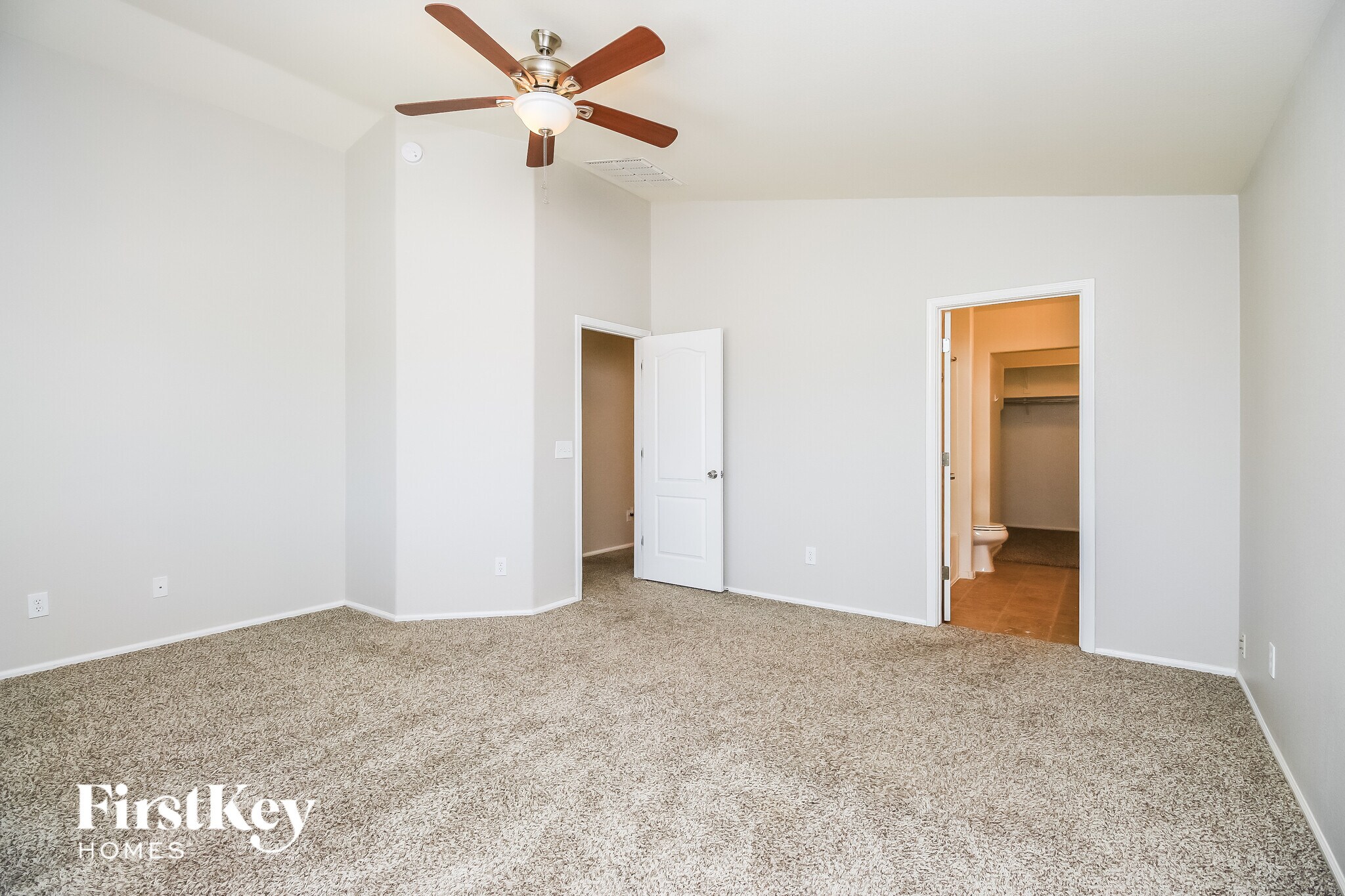 Building Photo - 313 W Hereford Dr