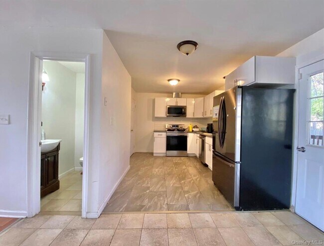 Building Photo - 7 Penny Ln