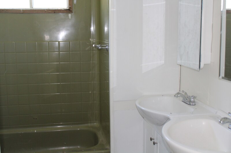 Building Photo - 208 Mountain View Dr