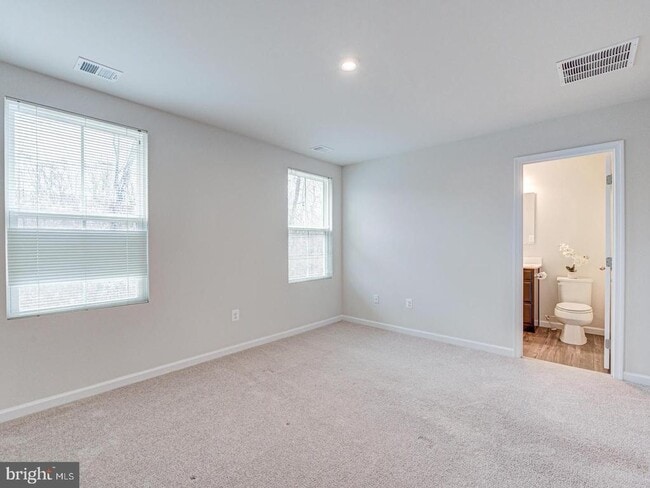 Building Photo - 290 Sage Cir