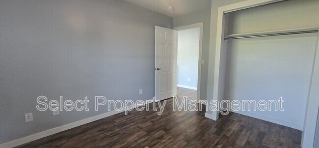 Building Photo - 4808 Tyrone Rd