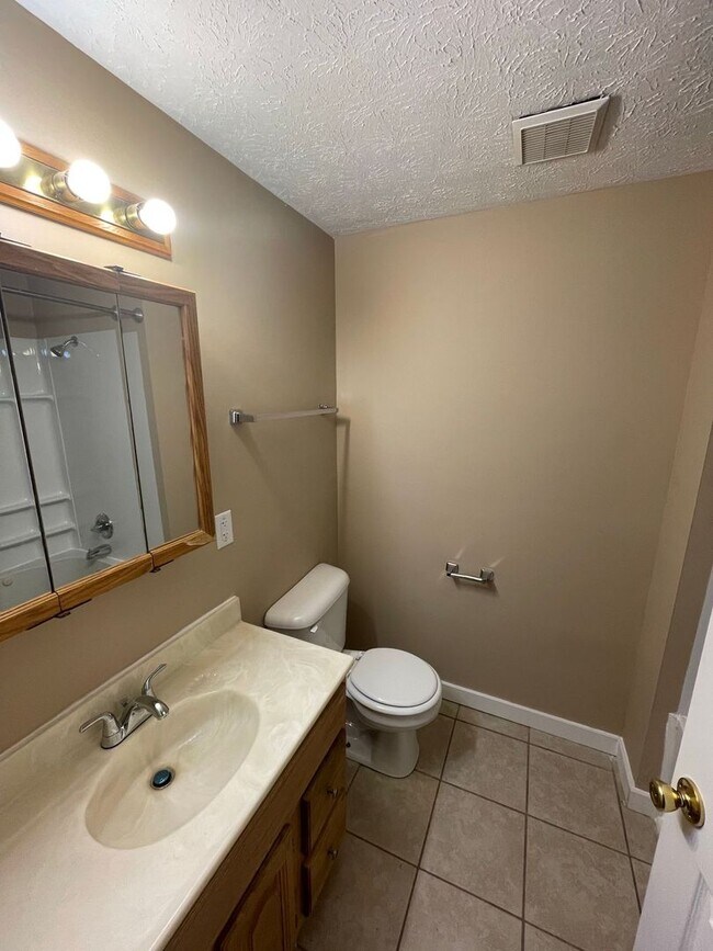 Building Photo - 5683 Crestview Dr